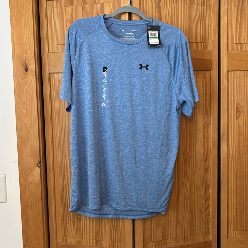 New with tags! Men’s Under Armor active wear tshirt size LG